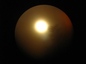 Der Mond durch ein Fernglas I